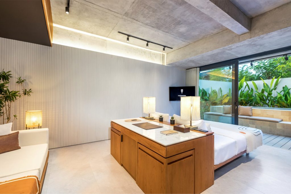Pool-Studio_1000x667__4.jpg